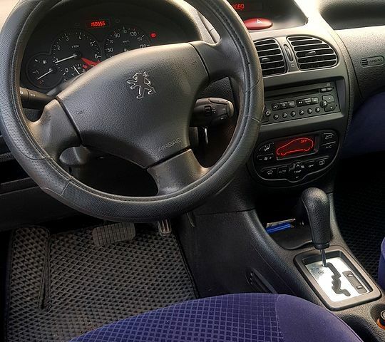 Сірий Пежо 206, об'ємом двигуна 1.4 л та пробігом 150 тис. км за 4200 $, фото 5 на Automoto.ua