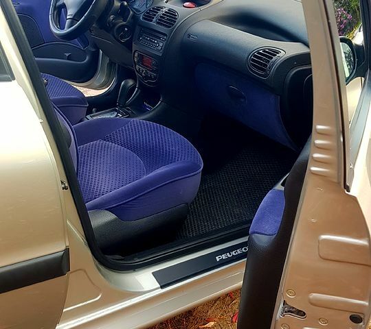 Сірий Пежо 206, об'ємом двигуна 1.4 л та пробігом 150 тис. км за 4200 $, фото 6 на Automoto.ua