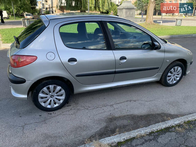 Серый Пежо 206, объемом двигателя 1.36 л и пробегом 115 тыс. км за 2500 $, фото 10 на Automoto.ua