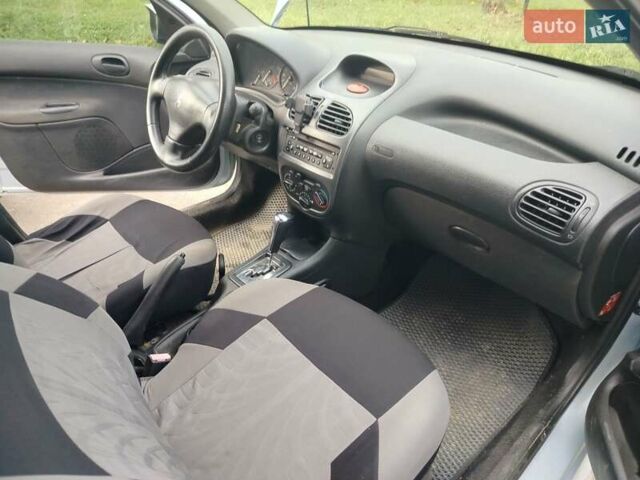 Сірий Пежо 206, об'ємом двигуна 1.4 л та пробігом 184 тис. км за 4200 $, фото 3 на Automoto.ua