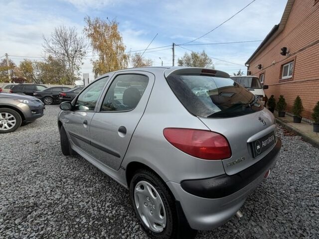 Серый Пежо 206, объемом двигателя 1.4 л и пробегом 260 тыс. км за 3500 $, фото 4 на Automoto.ua