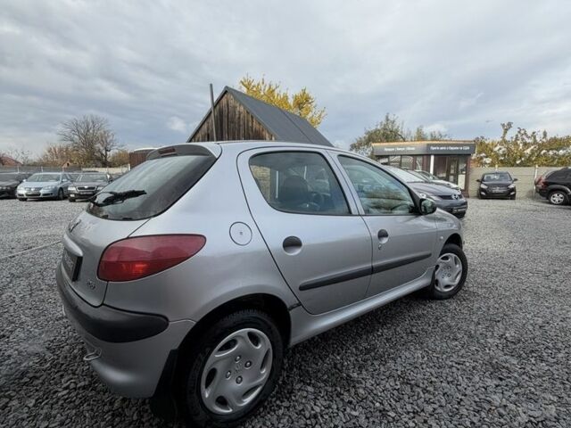 Серый Пежо 206, объемом двигателя 1.4 л и пробегом 260 тыс. км за 3500 $, фото 3 на Automoto.ua