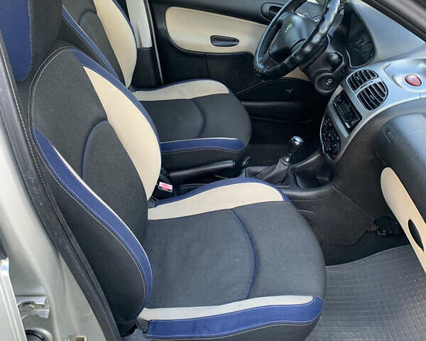 Серый Пежо 206, объемом двигателя 1.36 л и пробегом 115 тыс. км за 2500 $, фото 21 на Automoto.ua