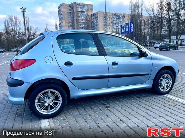 Серый Пежо 206, объемом двигателя 1.4 л и пробегом 180 тыс. км за 4199 $, фото 7 на Automoto.ua