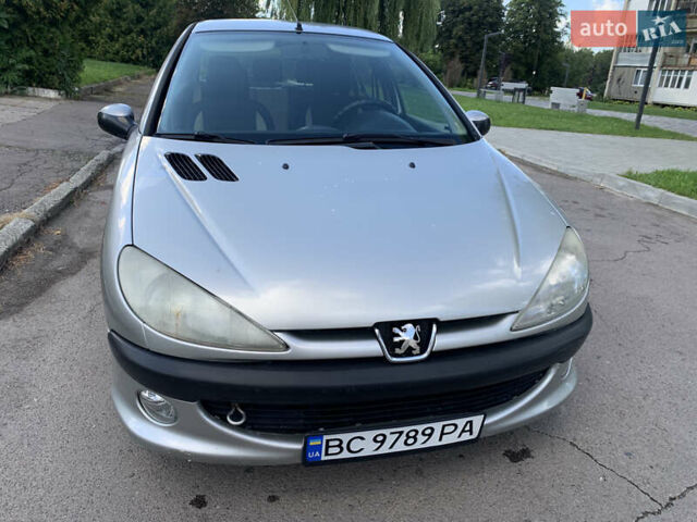 Серый Пежо 206, объемом двигателя 1.36 л и пробегом 115 тыс. км за 2500 $, фото 2 на Automoto.ua