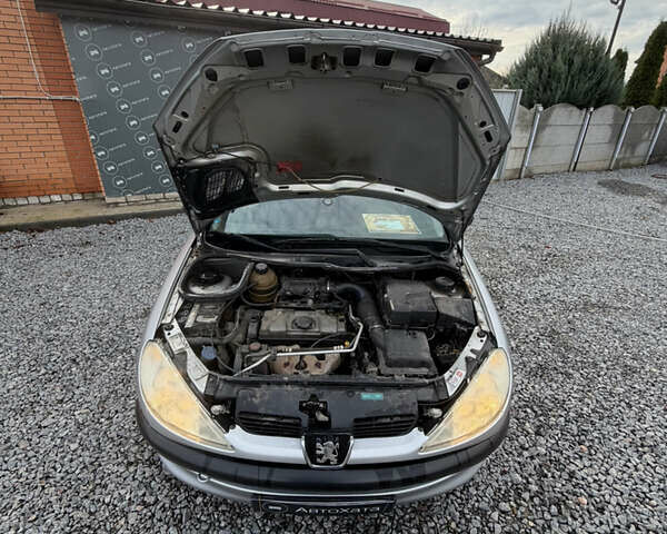 Серый Пежо 206, объемом двигателя 1.36 л и пробегом 260 тыс. км за 3500 $, фото 8 на Automoto.ua