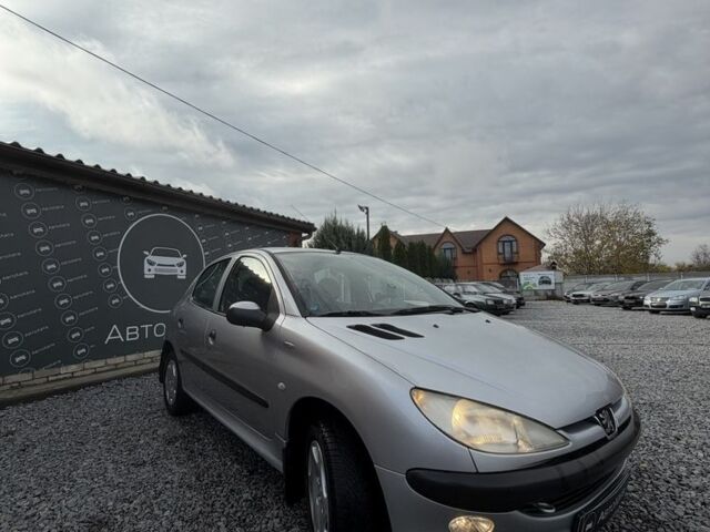 Серый Пежо 206, объемом двигателя 1.4 л и пробегом 260 тыс. км за 3500 $, фото 2 на Automoto.ua