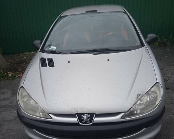 Сірий Пежо 206, об'ємом двигуна 1.4 л та пробігом 300 тис. км за 1999 $, фото 3 на Automoto.ua