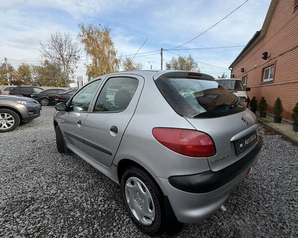 Серый Пежо 206, объемом двигателя 1.36 л и пробегом 260 тыс. км за 3500 $, фото 5 на Automoto.ua