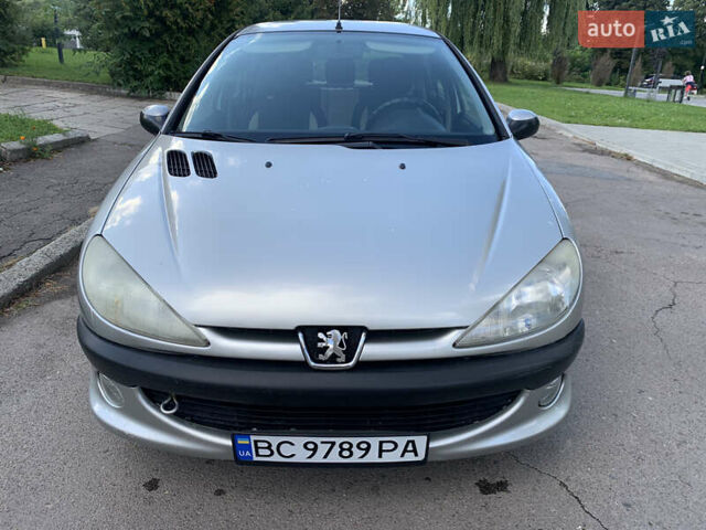 Серый Пежо 206, объемом двигателя 1.36 л и пробегом 115 тыс. км за 2500 $, фото 3 на Automoto.ua
