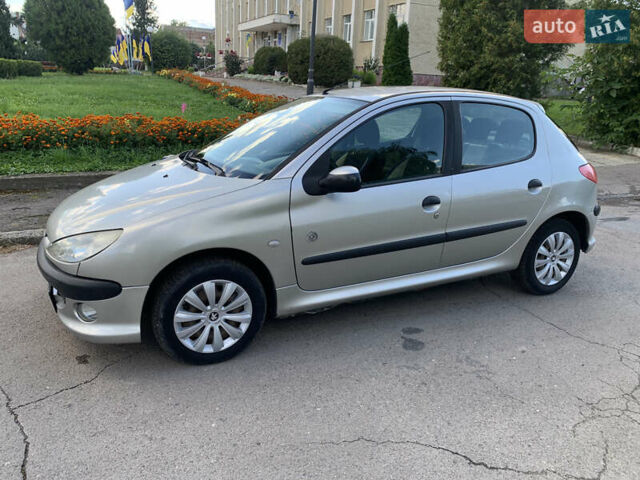 Серый Пежо 206, объемом двигателя 1.36 л и пробегом 115 тыс. км за 2500 $, фото 4 на Automoto.ua