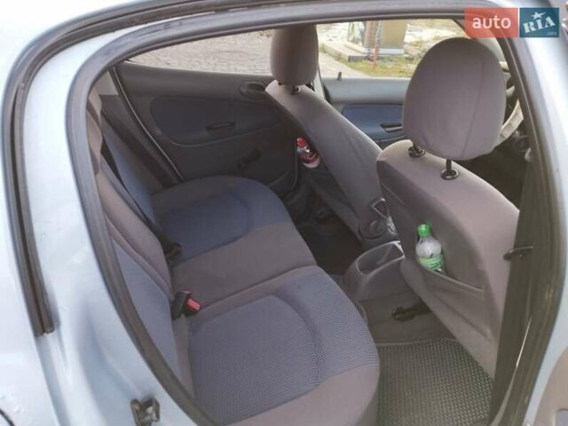 Серый Пежо 206, объемом двигателя 1.4 л и пробегом 178 тыс. км за 3200 $, фото 2 на Automoto.ua