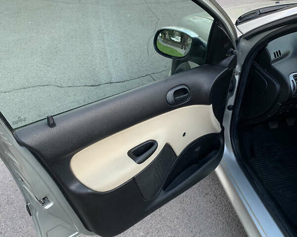 Серый Пежо 206, объемом двигателя 1.36 л и пробегом 115 тыс. км за 2500 $, фото 17 на Automoto.ua