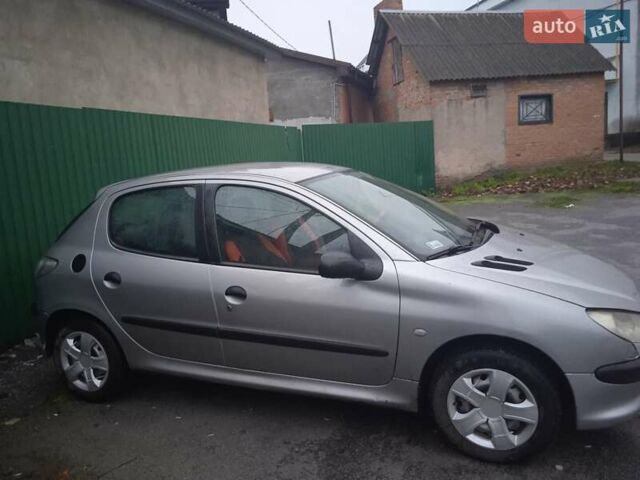 Сірий Пежо 206, об'ємом двигуна 1.4 л та пробігом 300 тис. км за 1999 $, фото 2 на Automoto.ua
