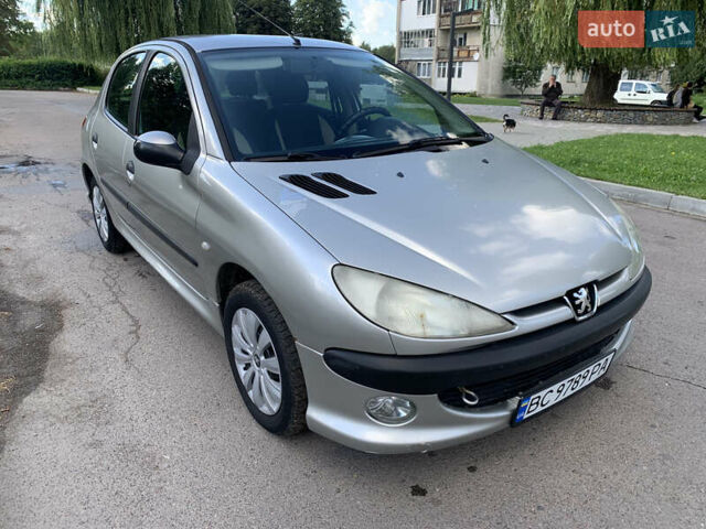 Серый Пежо 206, объемом двигателя 1.36 л и пробегом 115 тыс. км за 2500 $, фото 1 на Automoto.ua