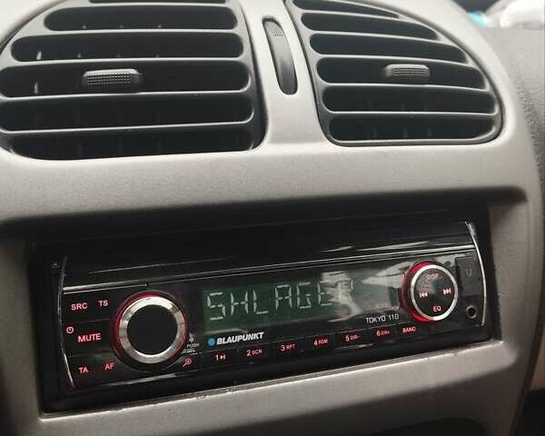 Серый Пежо 206, объемом двигателя 1.1 л и пробегом 180 тыс. км за 2700 $, фото 8 на Automoto.ua