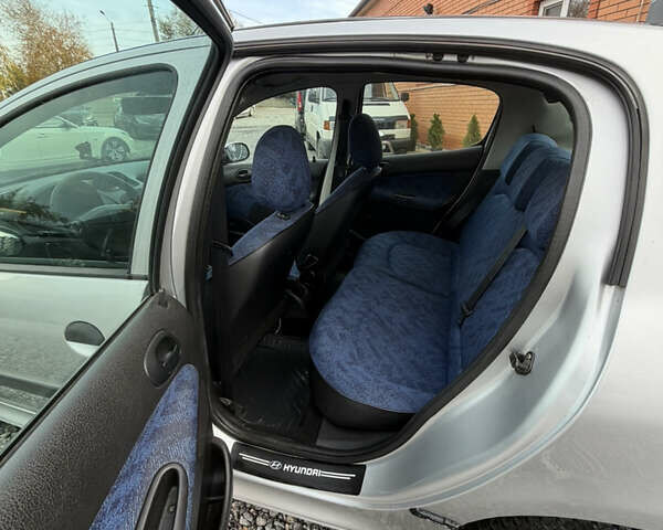 Серый Пежо 206, объемом двигателя 1.36 л и пробегом 260 тыс. км за 3500 $, фото 6 на Automoto.ua