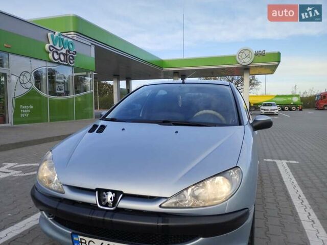 Серый Пежо 206, объемом двигателя 1.4 л и пробегом 178 тыс. км за 3200 $, фото 3 на Automoto.ua
