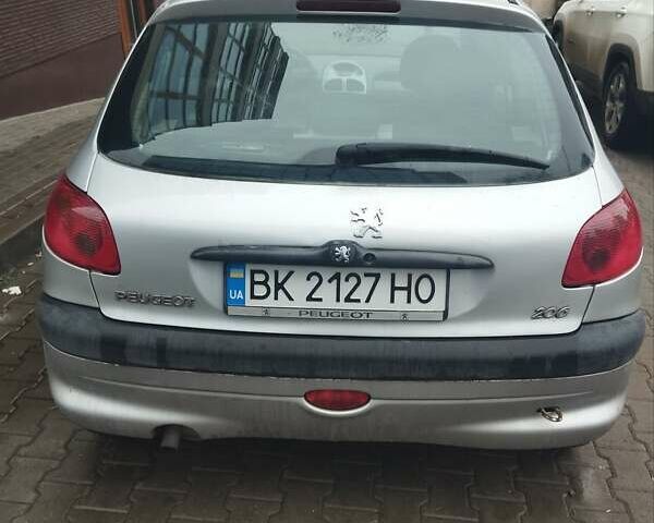 Серый Пежо 206, объемом двигателя 1.1 л и пробегом 180 тыс. км за 2700 $, фото 2 на Automoto.ua