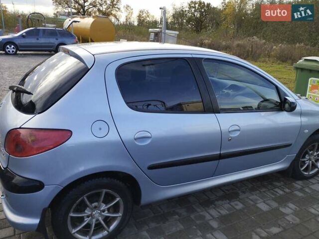 Серый Пежо 206, объемом двигателя 1.4 л и пробегом 178 тыс. км за 3200 $, фото 5 на Automoto.ua