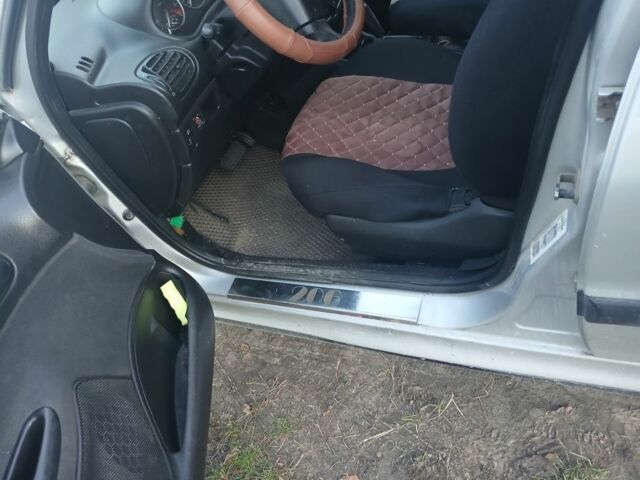 Серый Пежо 206, объемом двигателя 1.4 л и пробегом 186 тыс. км за 2500 $, фото 1 на Automoto.ua