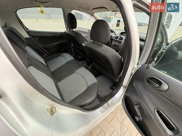 Сірий Пежо 206, об'ємом двигуна 1.4 л та пробігом 160 тис. км за 4000 $, фото 11 на Automoto.ua