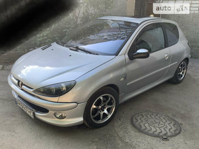 Сірий Пежо 206, об'ємом двигуна 1.4 л та пробігом 266 тис. км за 3400 $, фото 2 на Automoto.ua