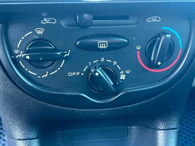 Сірий Пежо 206, об'ємом двигуна 1.2 л та пробігом 211 тис. км за 2300 $, фото 18 на Automoto.ua