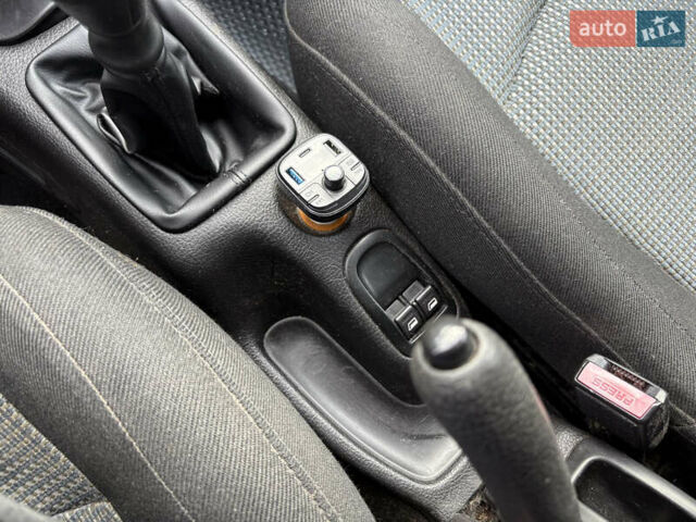 Сірий Пежо 206, об'ємом двигуна 1.4 л та пробігом 160 тис. км за 4000 $, фото 15 на Automoto.ua