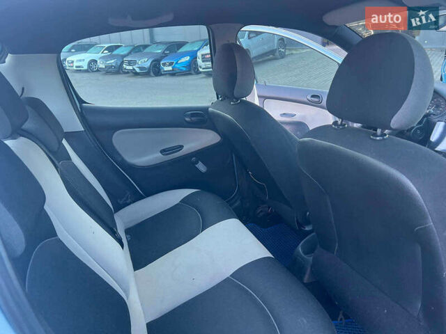 Сірий Пежо 206, об'ємом двигуна 1.2 л та пробігом 211 тис. км за 1300 $, фото 26 на Automoto.ua
