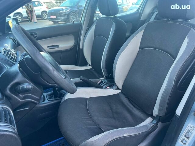Сірий Пежо 206, об'ємом двигуна 1.2 л та пробігом 211 тис. км за 1300 $, фото 21 на Automoto.ua