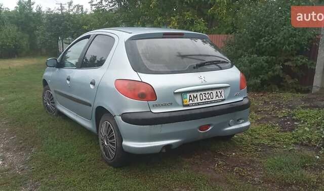 Серый Пежо 206, объемом двигателя 1.4 л и пробегом 220 тыс. км за 3400 $, фото 8 на Automoto.ua