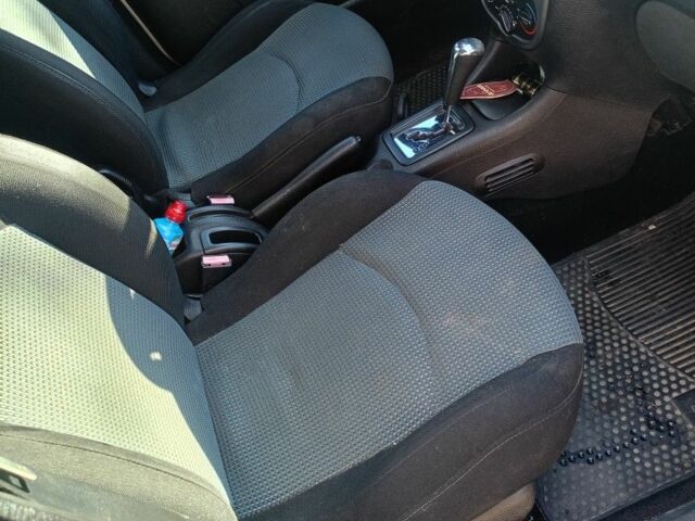 Серый Пежо 206, объемом двигателя 1.4 л и пробегом 170 тыс. км за 3800 $, фото 5 на Automoto.ua