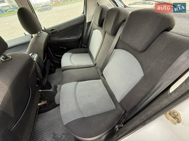 Сірий Пежо 206, об'ємом двигуна 1.4 л та пробігом 160 тис. км за 4000 $, фото 17 на Automoto.ua