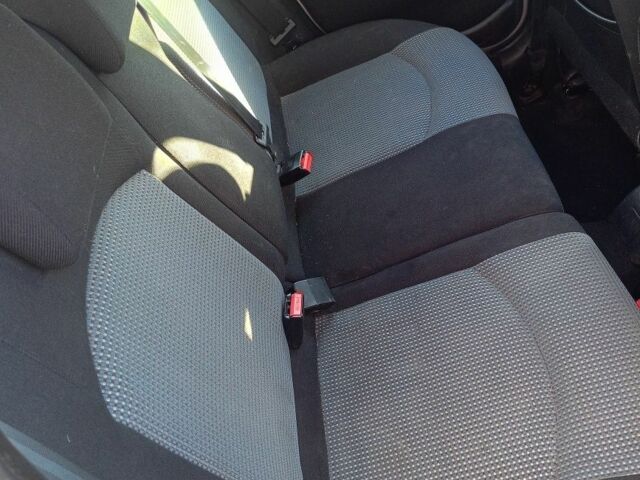 Серый Пежо 206, объемом двигателя 1.4 л и пробегом 170 тыс. км за 3800 $, фото 3 на Automoto.ua