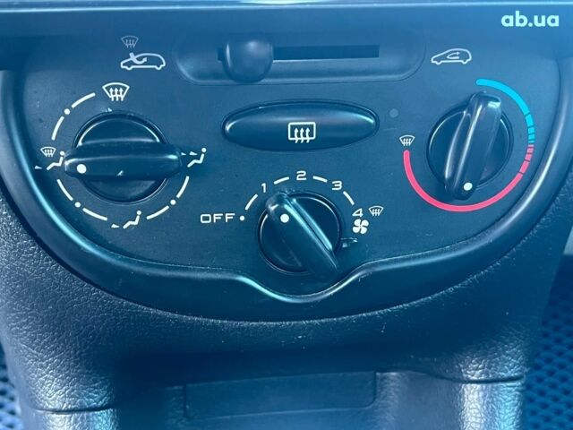 Сірий Пежо 206, об'ємом двигуна 1.2 л та пробігом 211 тис. км за 1300 $, фото 18 на Automoto.ua