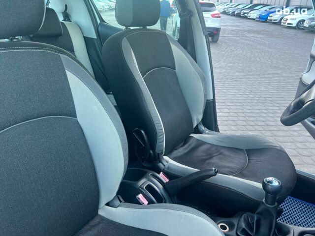 Сірий Пежо 206, об'ємом двигуна 1.2 л та пробігом 211 тис. км за 1300 $, фото 29 на Automoto.ua