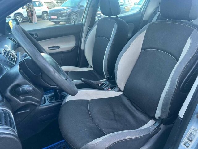 Сірий Пежо 206, об'ємом двигуна 1.2 л та пробігом 211 тис. км за 2300 $, фото 21 на Automoto.ua