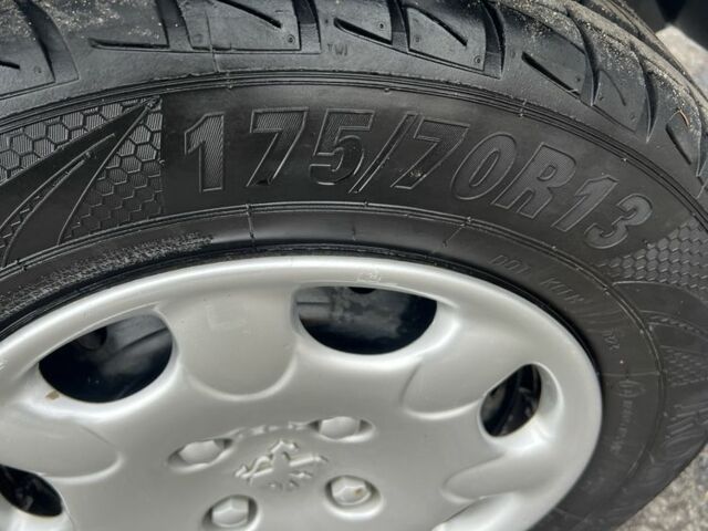 Серый Пежо 206, объемом двигателя 1.4 л и пробегом 230 тыс. км за 650 $, фото 2 на Automoto.ua