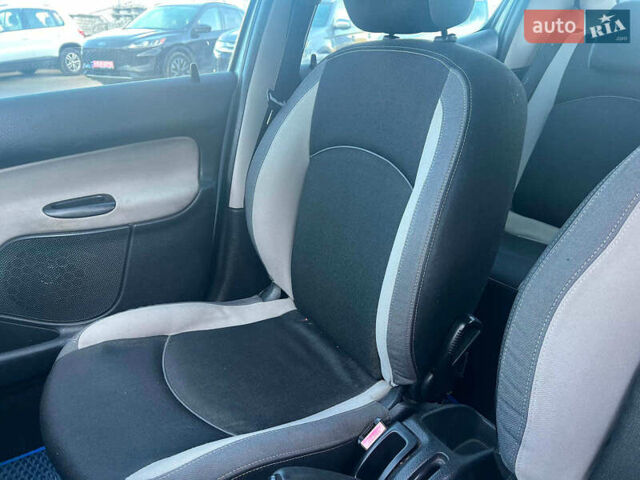 Сірий Пежо 206, об'ємом двигуна 1.2 л та пробігом 211 тис. км за 1300 $, фото 22 на Automoto.ua