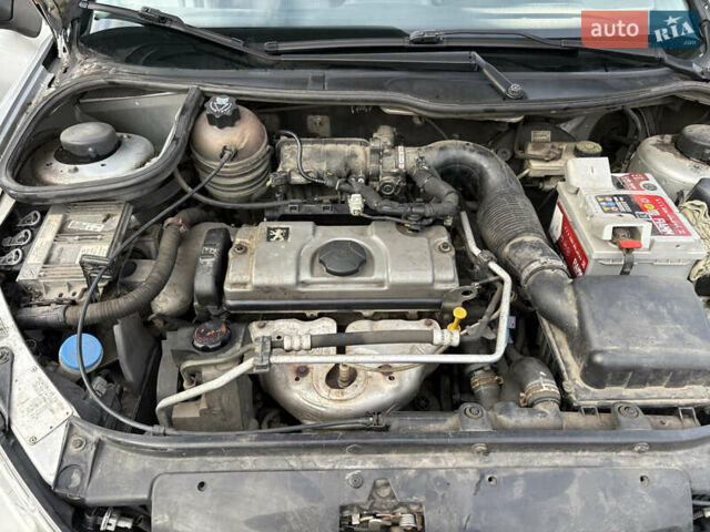 Сірий Пежо 206, об'ємом двигуна 1.4 л та пробігом 160 тис. км за 4000 $, фото 3 на Automoto.ua