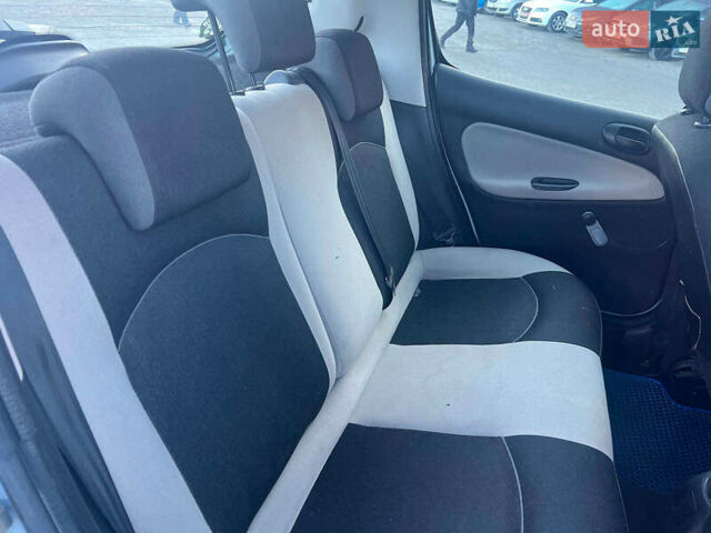 Сірий Пежо 206, об'ємом двигуна 1.2 л та пробігом 211 тис. км за 1300 $, фото 27 на Automoto.ua