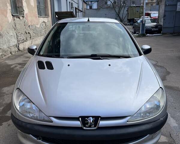 Серый Пежо 206, объемом двигателя 1.6 л и пробегом 97 тыс. км за 4500 $, фото 5 на Automoto.ua