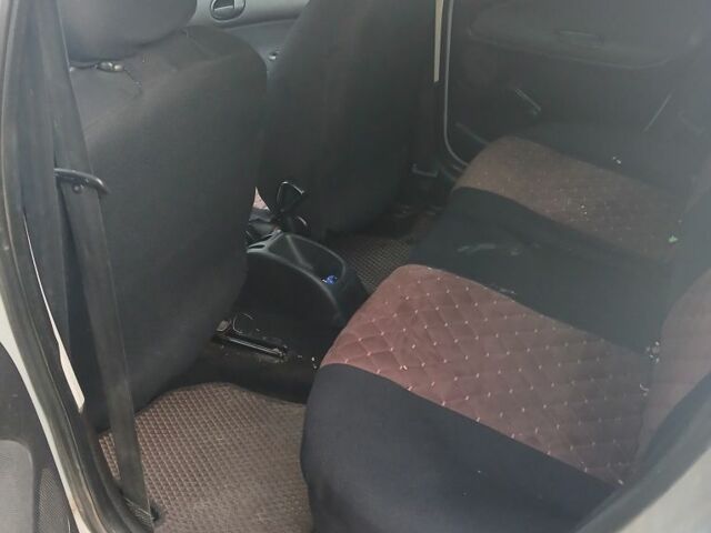 Серый Пежо 206, объемом двигателя 1.4 л и пробегом 186 тыс. км за 2500 $, фото 5 на Automoto.ua