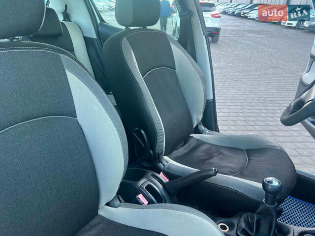 Сірий Пежо 206, об'ємом двигуна 1.2 л та пробігом 211 тис. км за 1300 $, фото 29 на Automoto.ua