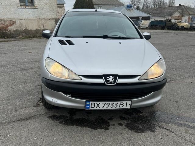 Серый Пежо 206, объемом двигателя 1.4 л и пробегом 230 тыс. км за 650 $, фото 1 на Automoto.ua