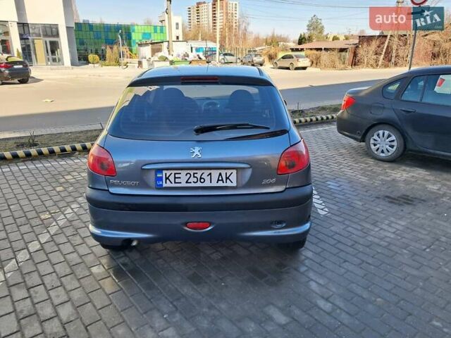 Серый Пежо 206, объемом двигателя 1.4 л и пробегом 164 тыс. км за 4500 $, фото 4 на Automoto.ua