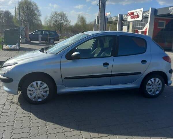 Сірий Пежо 206, об'ємом двигуна 1.4 л та пробігом 171 тис. км за 3000 $, фото 2 на Automoto.ua