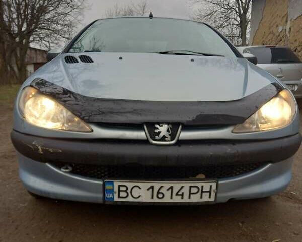 Серый Пежо 206, объемом двигателя 1.4 л и пробегом 169 тыс. км за 3750 $, фото 2 на Automoto.ua