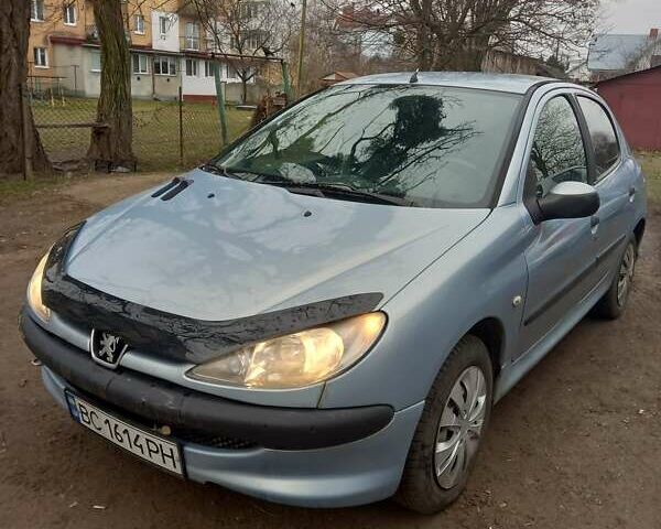Серый Пежо 206, объемом двигателя 1.4 л и пробегом 169 тыс. км за 3750 $, фото 1 на Automoto.ua